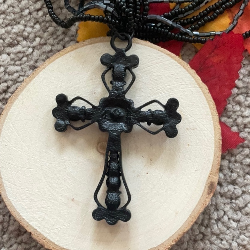 ONYX CROSS ON BEAUTIFUL BEADED CHAIN - Picture 4 of 5